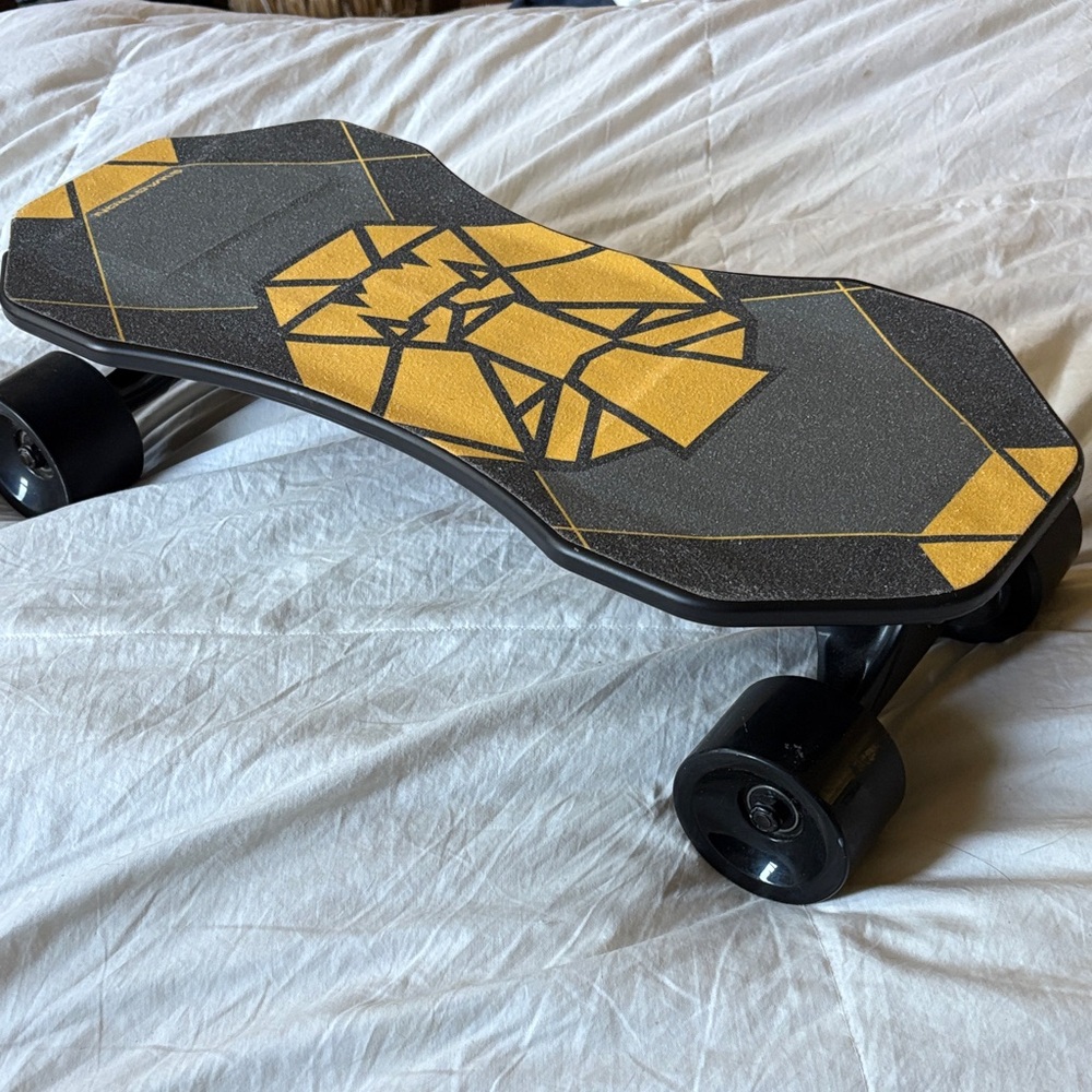 Swagtron Electric youth Skateboard